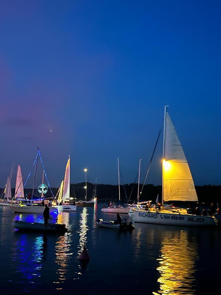 Powidz Lakeside Hotel & Restaurant エクステリア 写真