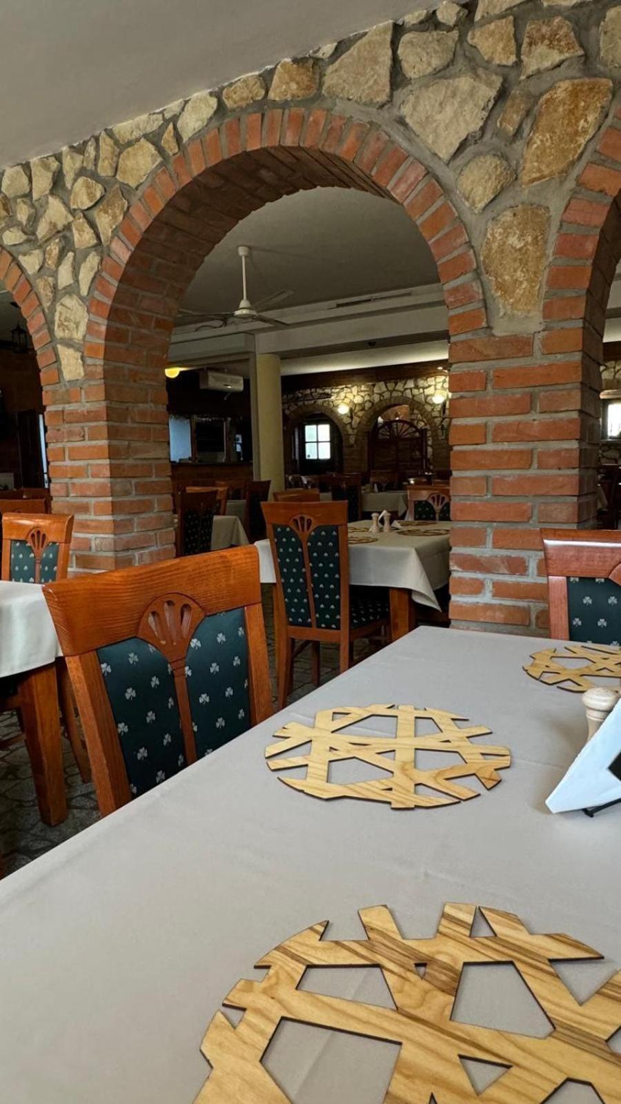 Powidz Lakeside Hotel & Restaurant エクステリア 写真