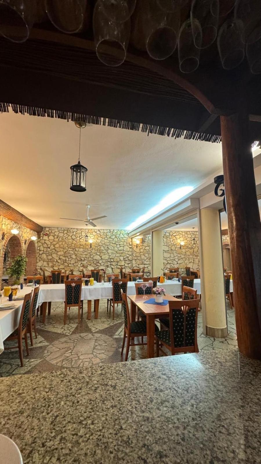Powidz Lakeside Hotel & Restaurant エクステリア 写真