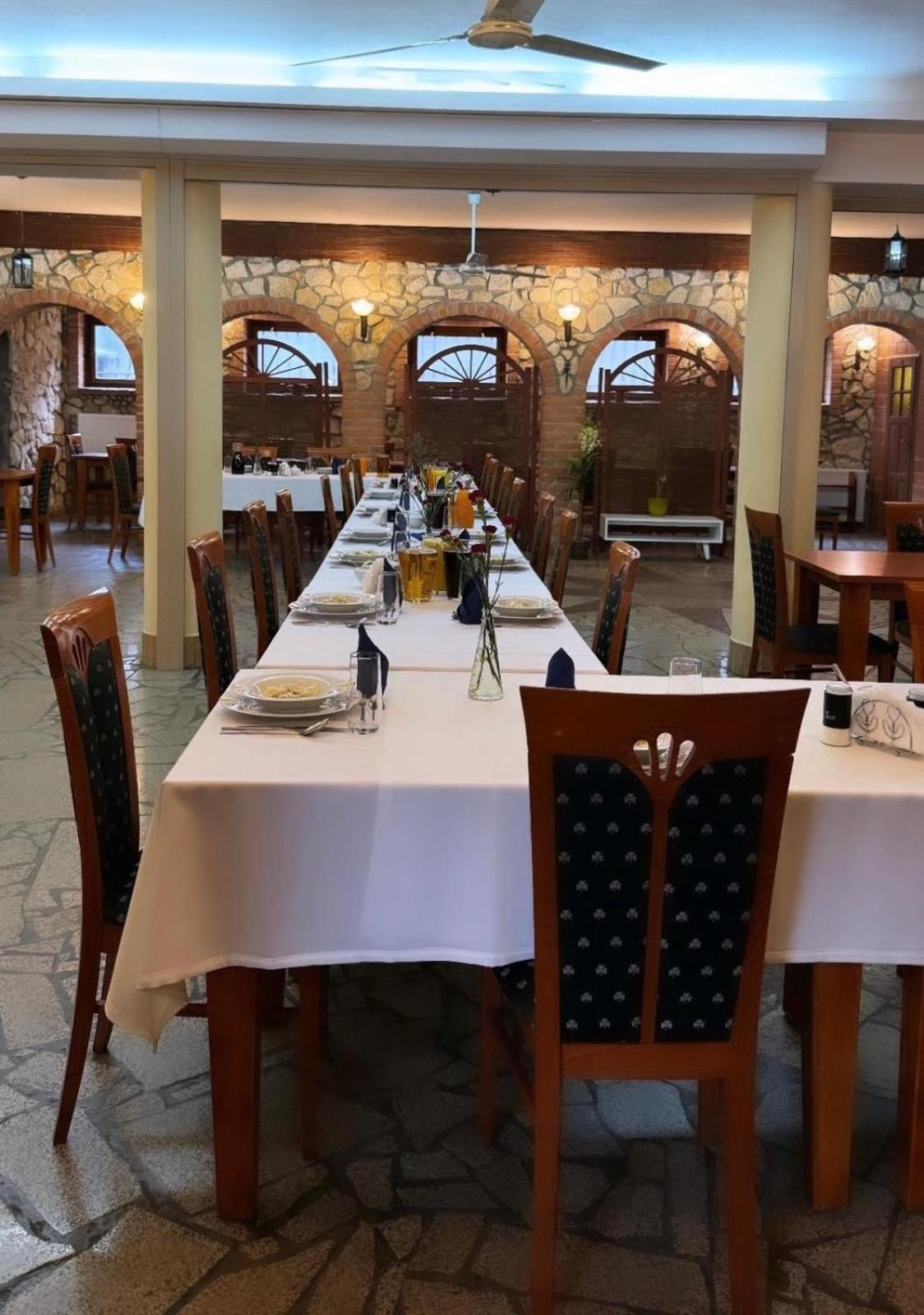 Powidz Lakeside Hotel & Restaurant エクステリア 写真